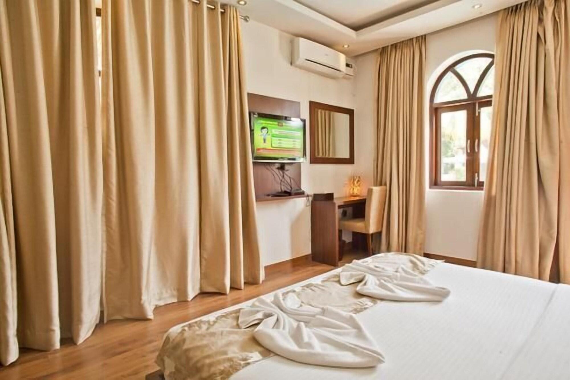 Sukhmantra Resort & Spa Candolim Buitenkant foto