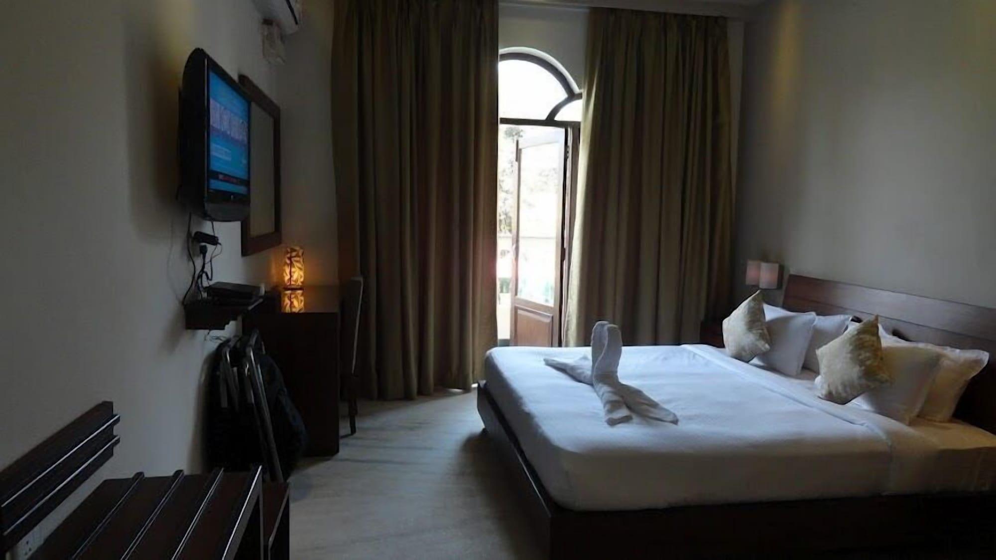 Sukhmantra Resort & Spa Candolim Buitenkant foto