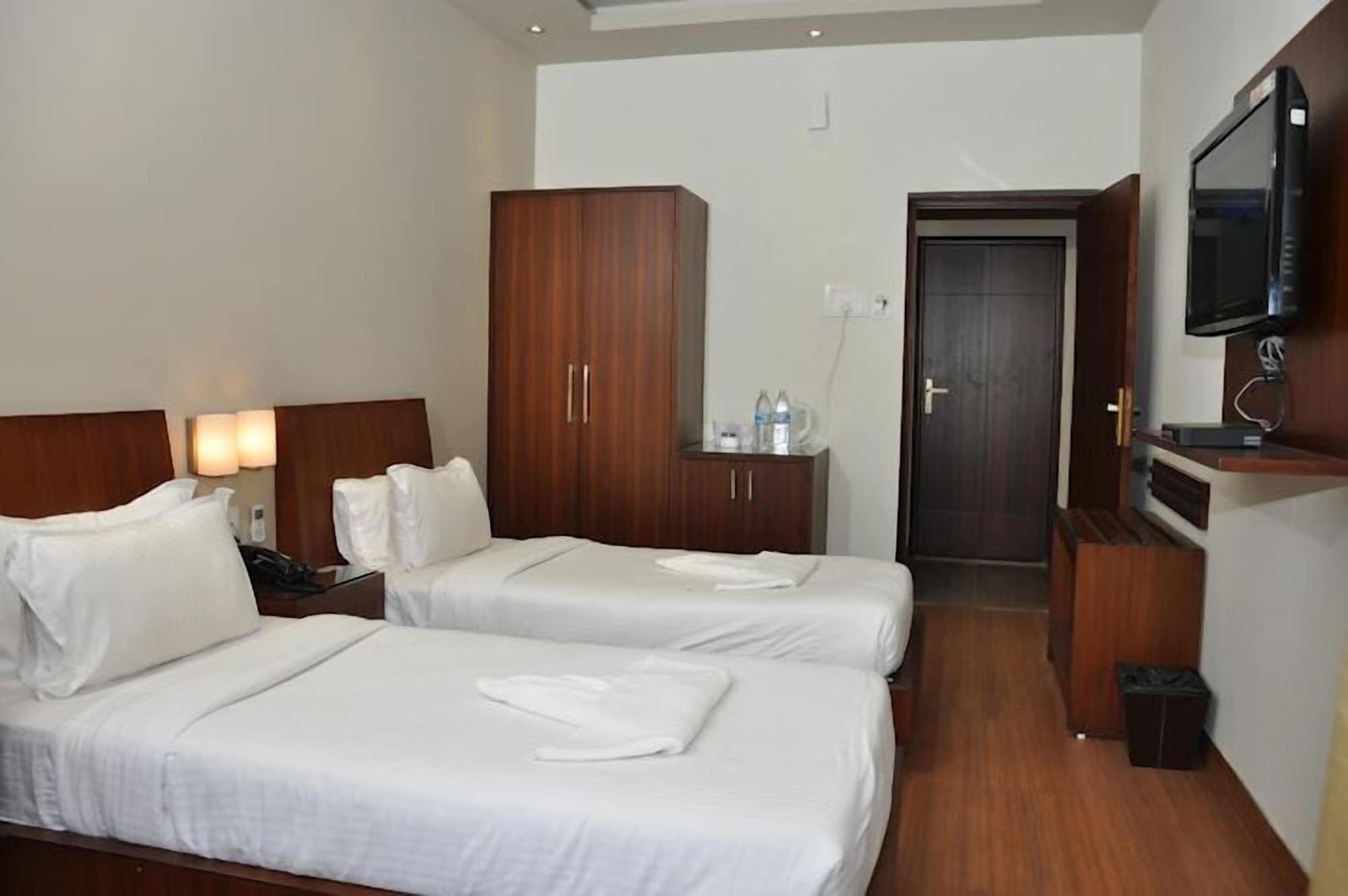 Sukhmantra Resort & Spa Candolim Buitenkant foto