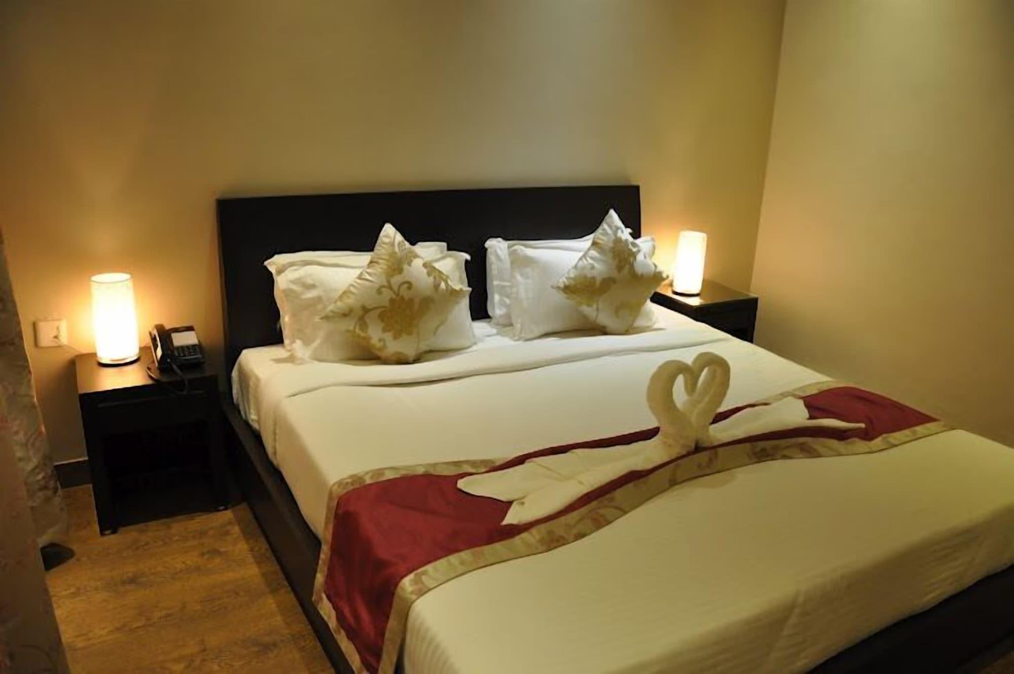 Sukhmantra Resort & Spa Candolim Buitenkant foto