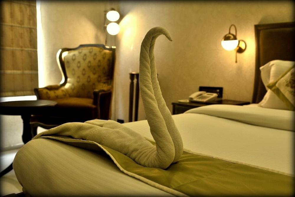 Sukhmantra Resort & Spa Candolim Buitenkant foto