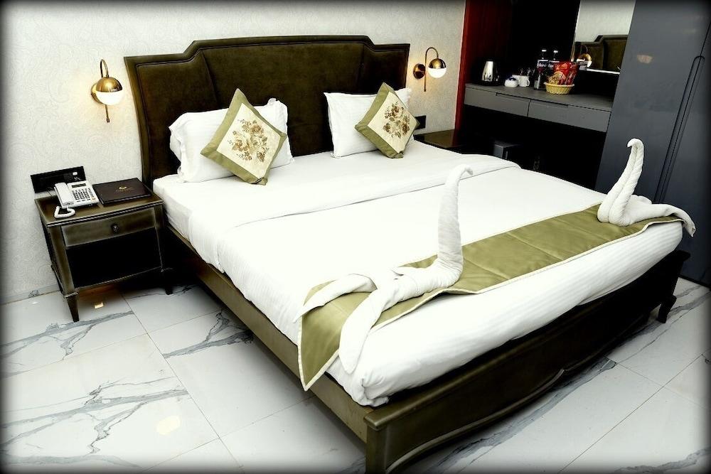 Sukhmantra Resort & Spa Candolim Buitenkant foto