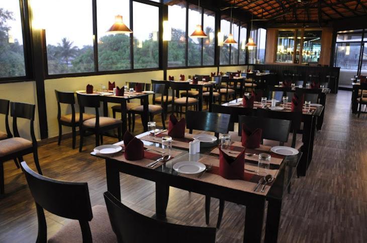 Sukhmantra Resort & Spa Candolim Buitenkant foto